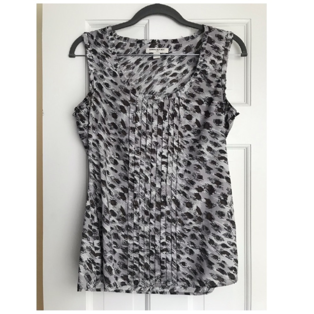 Banana republic sleeveless top